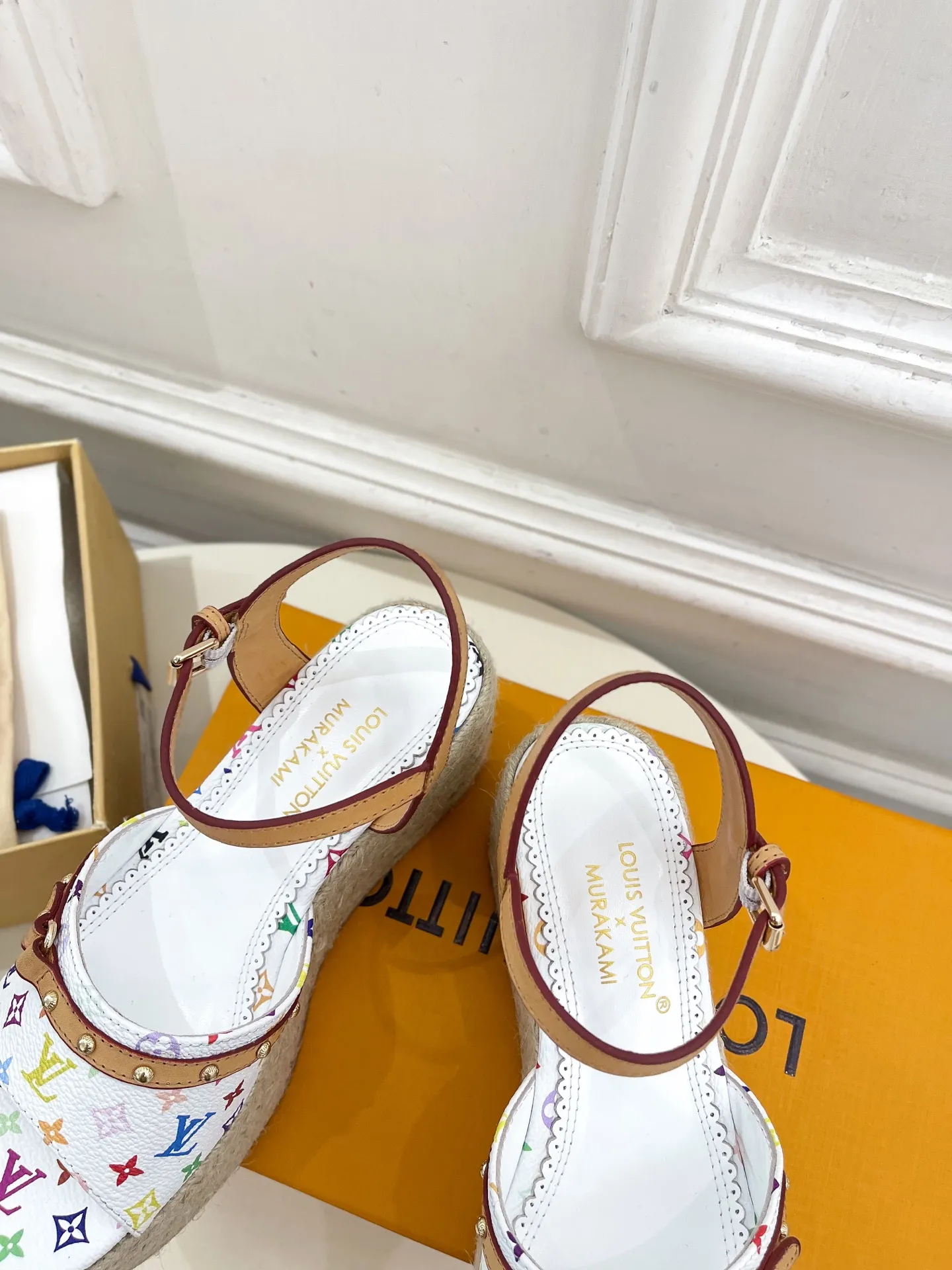 👟👟Ex-factory price 620👟👟 | Louis Vuitton 25𝐬𝐬 🧡💚2025 spring and summer new model top version‼ ️The original version is the same. The counter features the latest LV Full of high-end feel! A popular model among bloggers at home and abroad, it’s retro and fashionable and looks amazing on your feet! Mainly recommended model on the official website★ ━━━━━ ЅᏇєєt ━━━━━ ▪️Upper: Original customized cowhide print ▪️Lining: imported sheepskin lining ▪️Outsole: original molded outsole ▪️Heel height: 8cm, water platform 4.5cm ▪️Shoe size: 35-39 (customized for 40, 41)